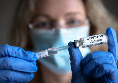 Covid-19,Vaccine,In,Researcher,Hands,,Female,Doctor,Holds,Syringe,And